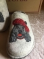 Preview: Tofee Damenhausschuhe Pantoffel Latschen Socken Hüttenschuhe Hund mit Mütze weiß